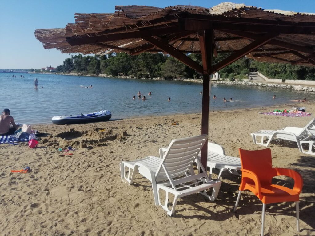 Zaton publiczna piaszczysta plaża Pliša