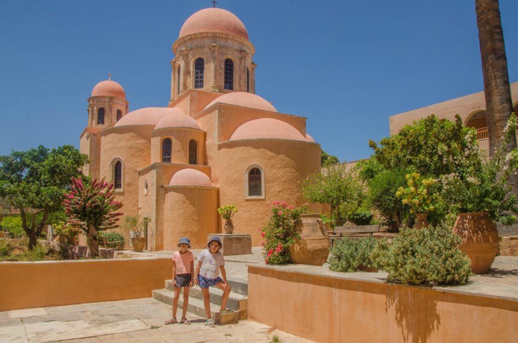 klasztor Agia Triada, co warto zobaczyć na Krecie